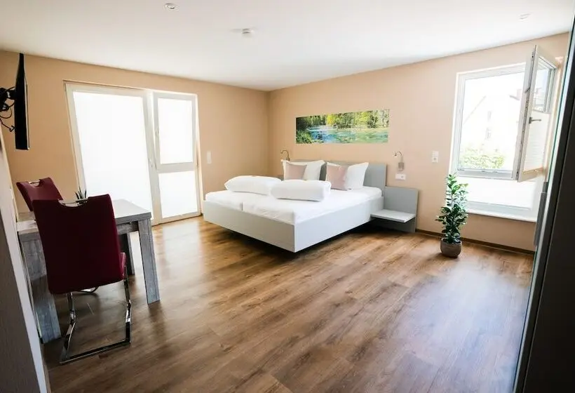 Deluxe Room, Burgers