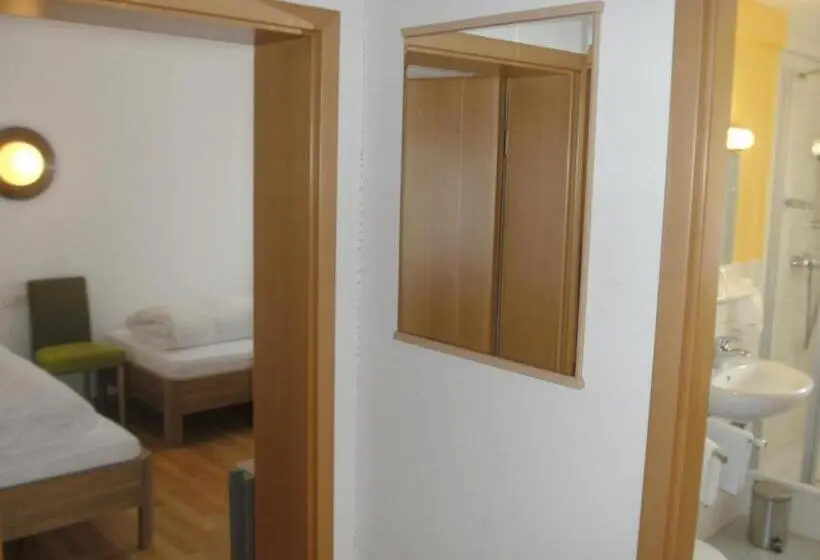 Standard Quadruple Room, Gasthof Hosbein