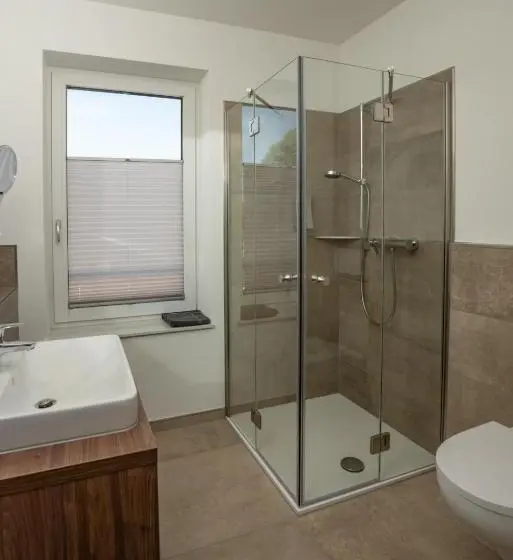 Standard Triple Room with Balcony, Gasthof Hosbein