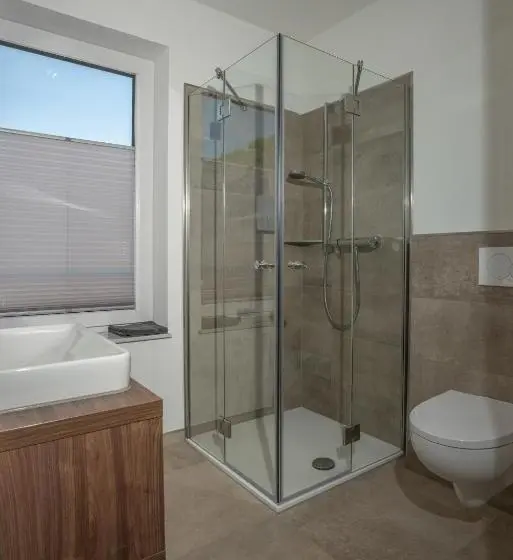 Standard Triple Room with Balcony, Gasthof Hosbein