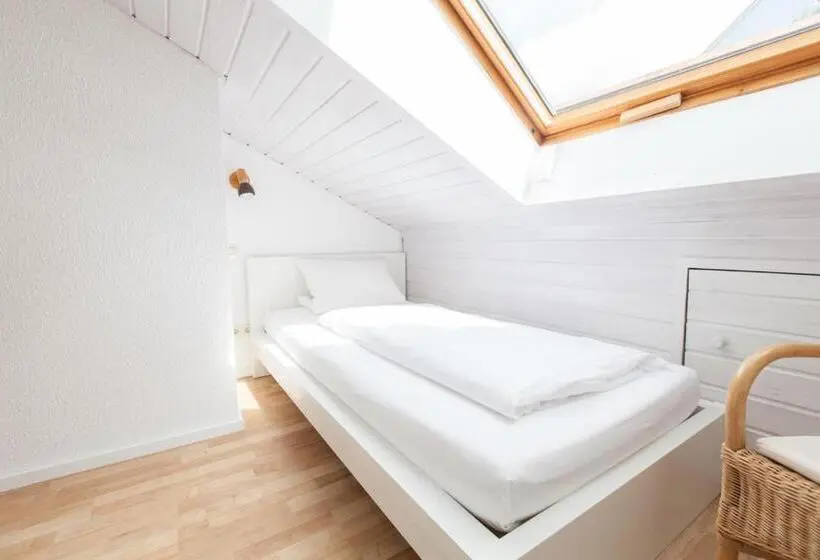 スタンダードスタジオ, Gästehaus Schechter