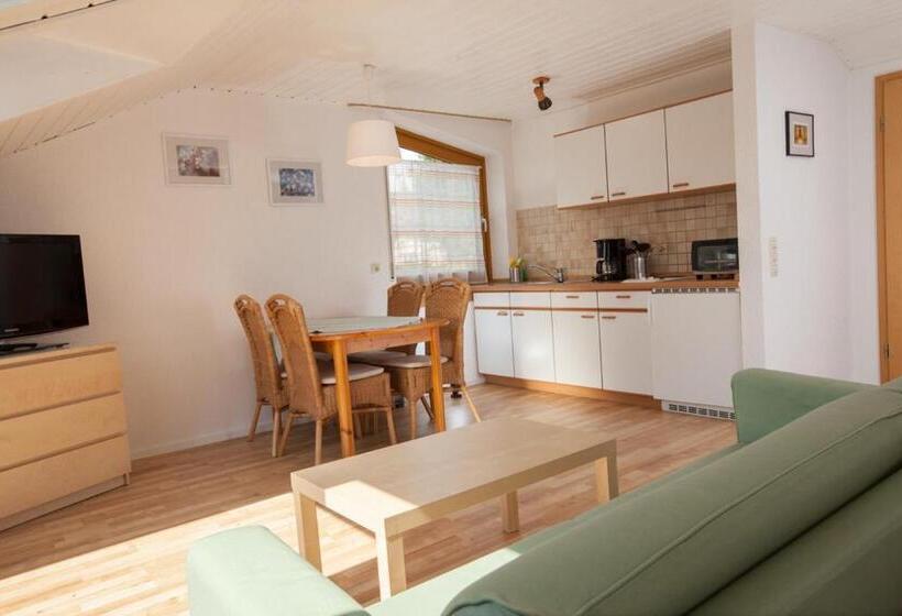 스탠다드 스튜디오, Gästehaus Schechter