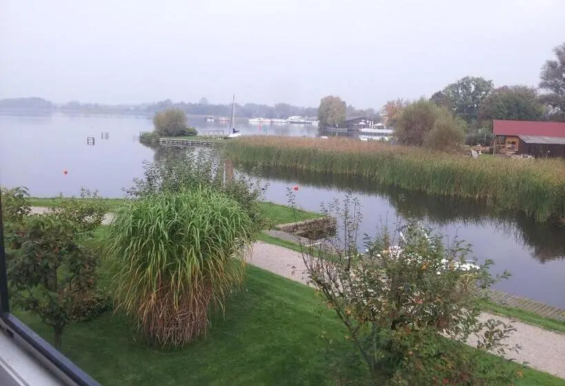 スタンダードルーム, Bootshaus Neustrelitz