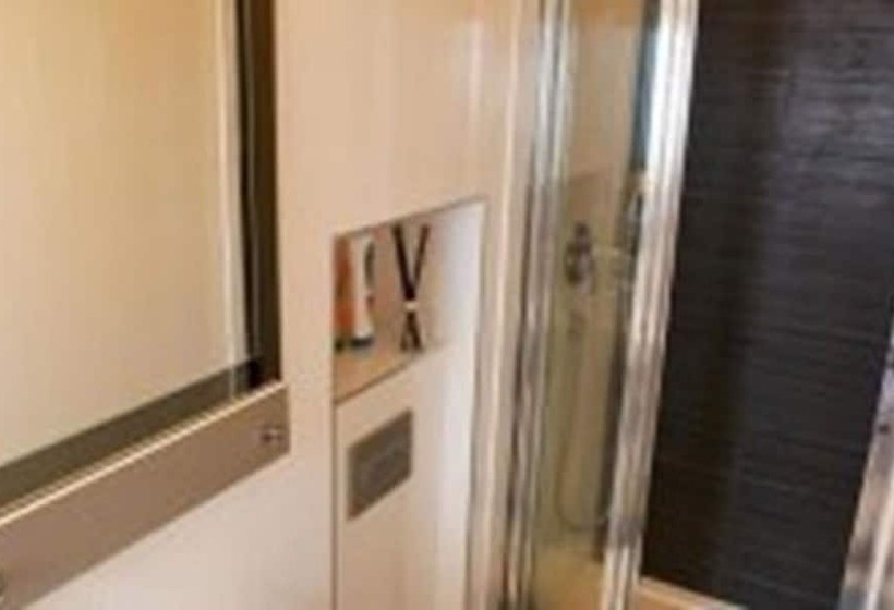 اتاق استاندارد یک تخته با سرویس بهداشتی مشترک, Littlefriedrichrooms At Propellerwerk