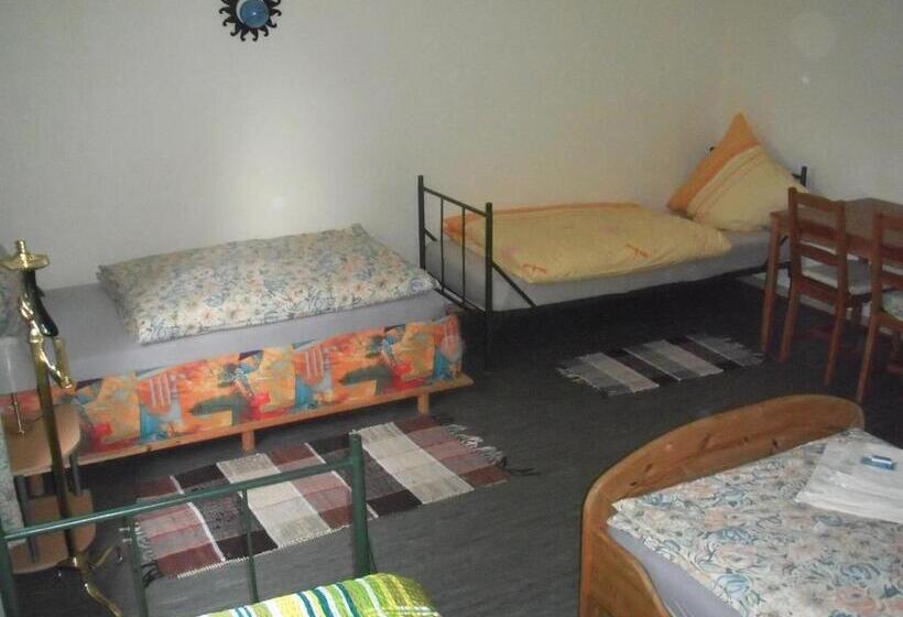 スタンダード4人部屋, Pension Ackermann