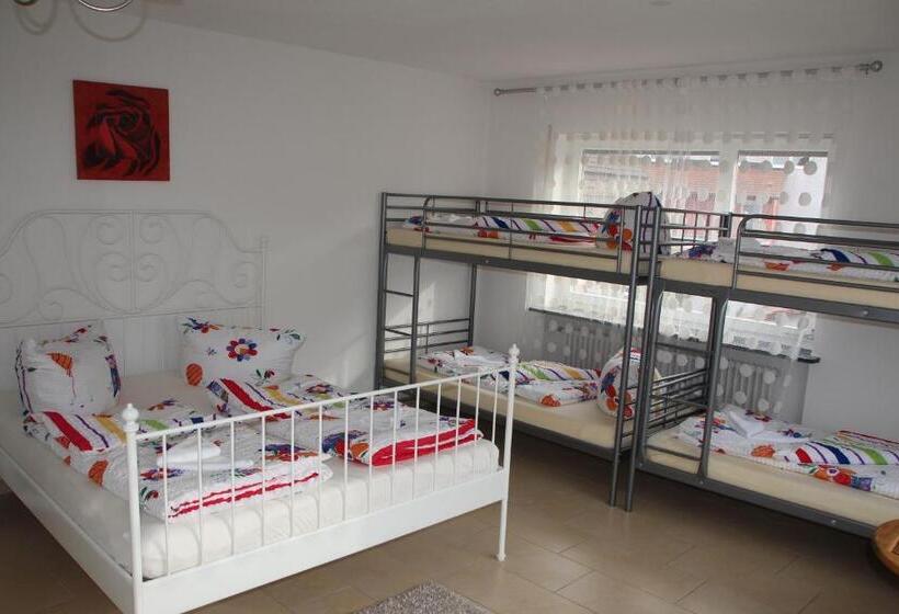 家庭间, Pension Mimosa