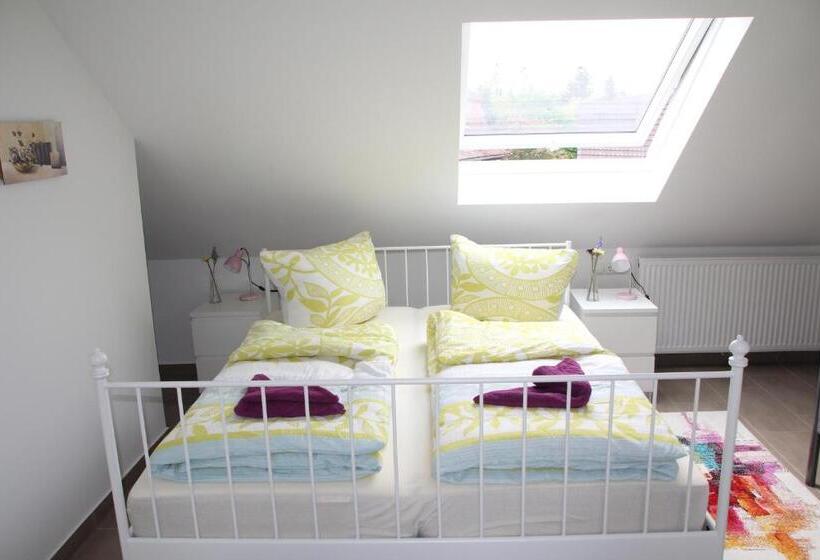 带阳台两卧公寓, Pension Mimosa