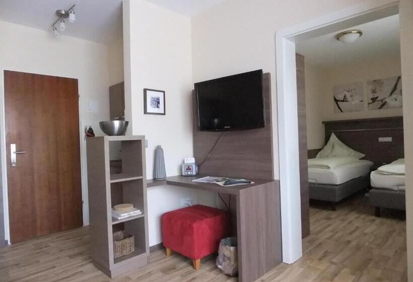 Люкс Вид на Сад, Aparthotel Christine