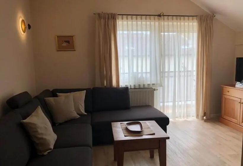 سوییت جونیور, Aparthotel Christine