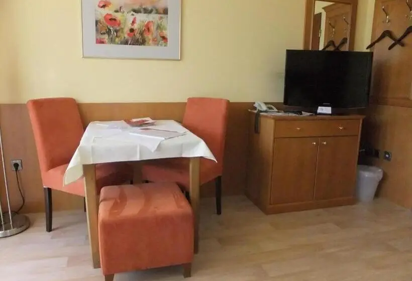 اتاق استاندارد با چشم‌انداز باغ, Aparthotel Christine