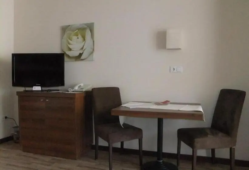 اتاق استاندارد با چشم‌انداز باغ, Aparthotel Christine