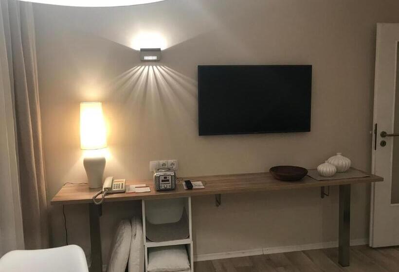 Люкс Вид на Сад, Aparthotel Christine