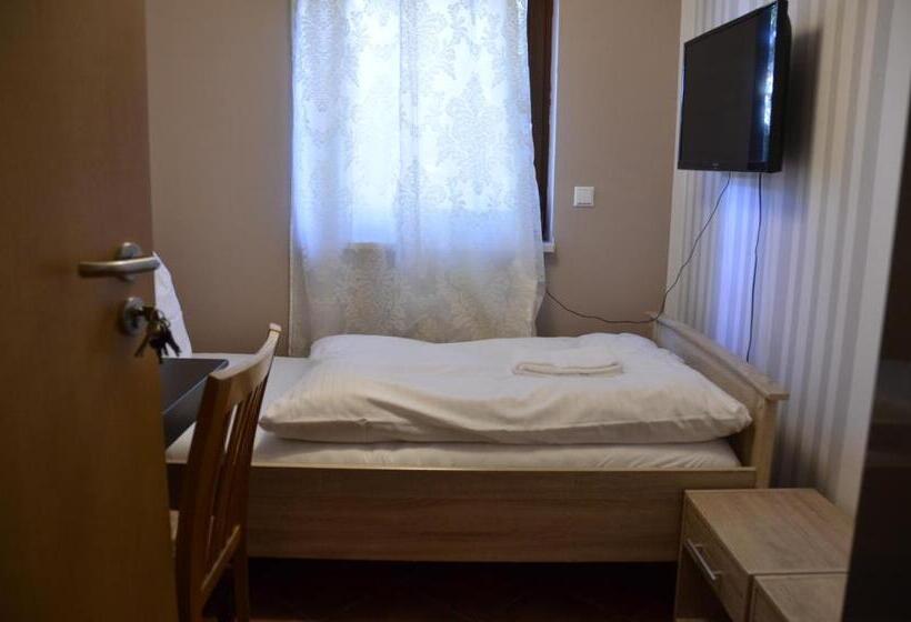 اتاق یک نفره پایه با سرویس بهداشتی مشترک, Boutique Hotel Sena