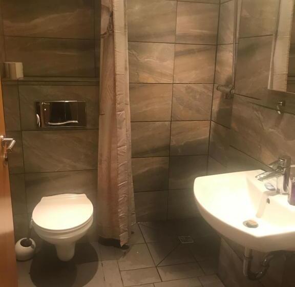 اتاق یک نفره پایه با سرویس بهداشتی مشترک, Boutique Hotel Sena