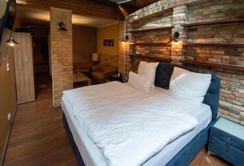 سوییت سوپریور, Boutique Hotel Sena