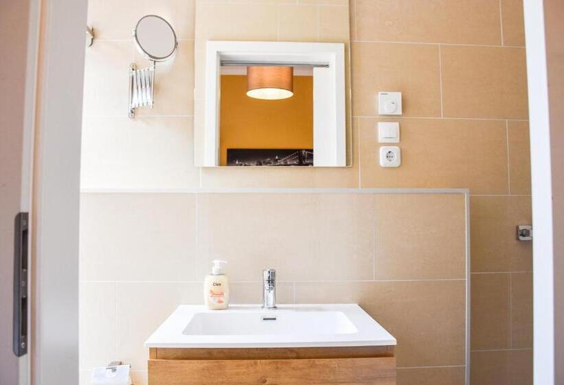 اتاق استاندارد یک نفره, Boutique Hotel Sena