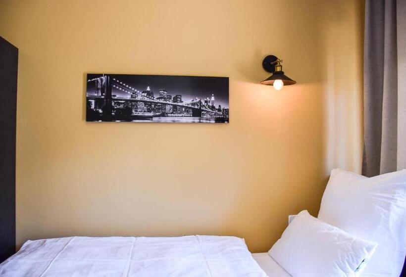 اتاق استاندارد یک نفره, Boutique Hotel Sena