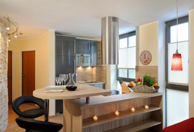 1 Bedroom Apartment Mountain View, Alpenglühn