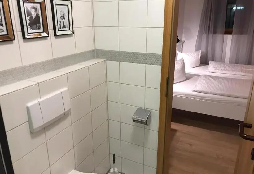 Huoneisto 1 Makuuhuone Pohjakerros, Self Check In Ferienwohnungen & Apartments Am Bergsee