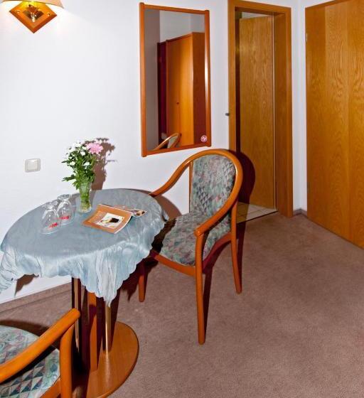 Economy Room, Pension Cafe Suzette