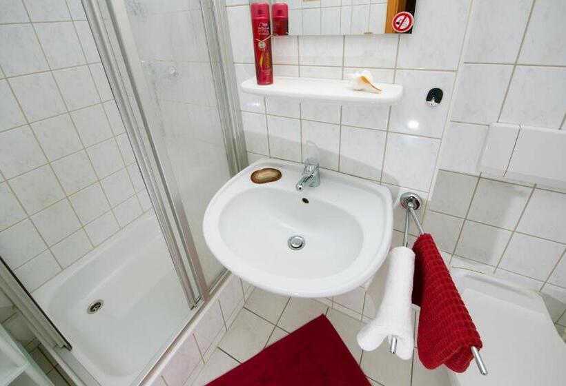 Standard Single Room, Pension Cafe Suzette