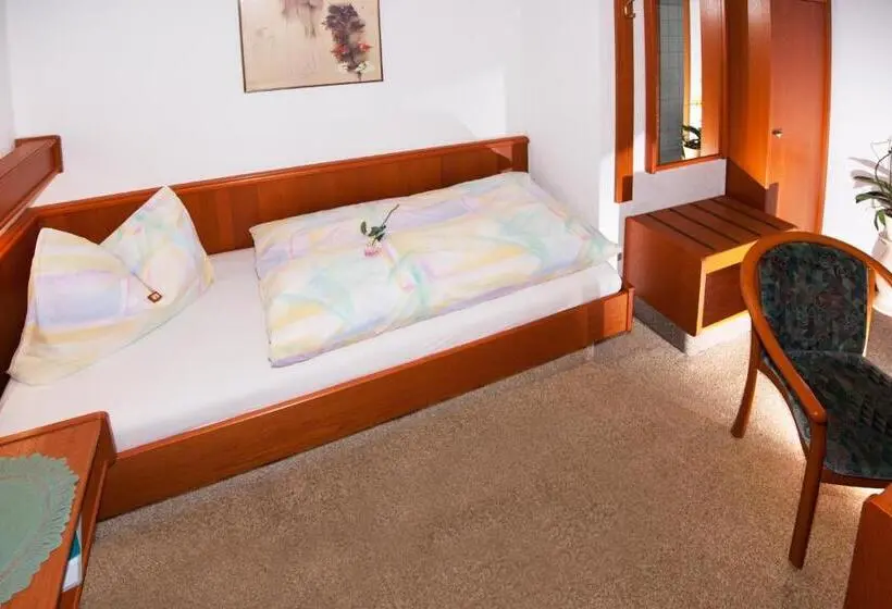 Quarto Economy Individual, Pension Cafe Suzette