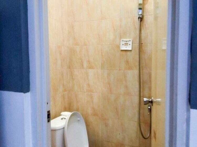 מיטה בחדר משותף, Colorbox House