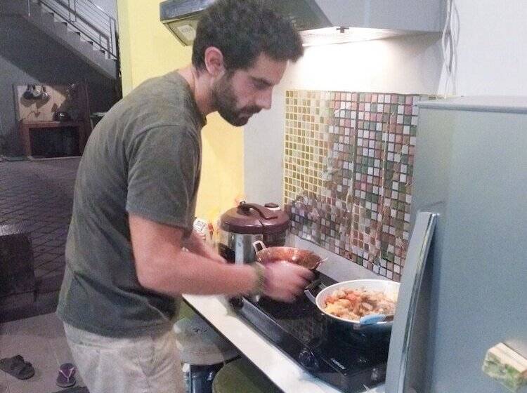 חדר דלוקס, Colorbox House