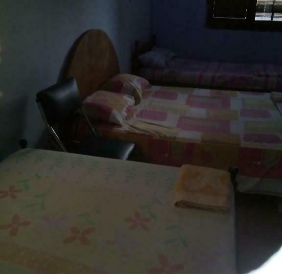 اتاق استاندارد سه تخته با بالکن, San Miguel Hostal