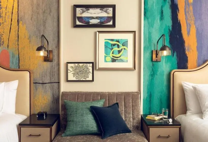 اتاق استاندارد برای معلولان, Sophy Hyde Park
