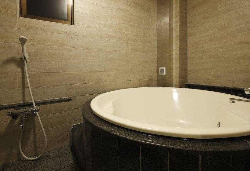 غرفة قياسية, Waltz Okazaki