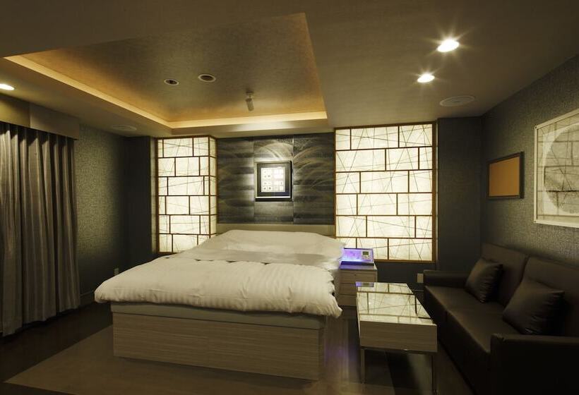 غرفة قياسية, Waltz Okazaki