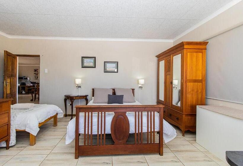 اتاق ساده سه نفره, White House Guest Farm