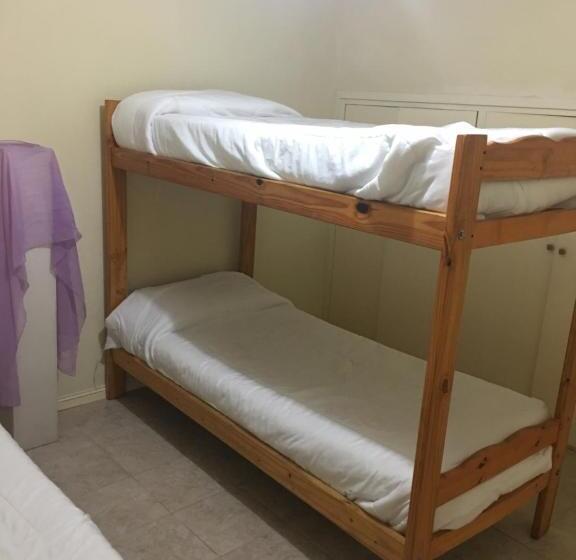 سرير فى غرفة مشتركه, Aguilar House Hostel B&b