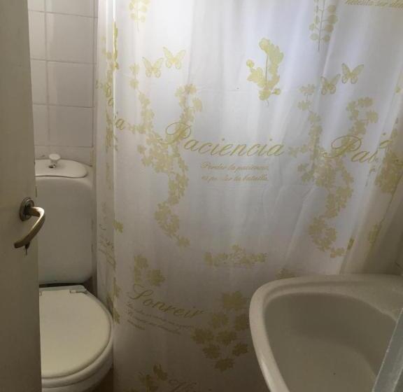 سرير فى غرفة مشتركه, Aguilar House Hostel B&b