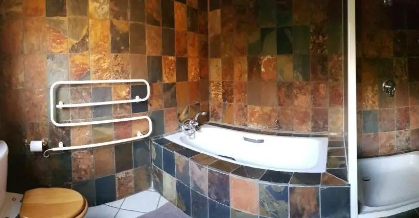 デラックススイート, Crocodile Lodge Cc