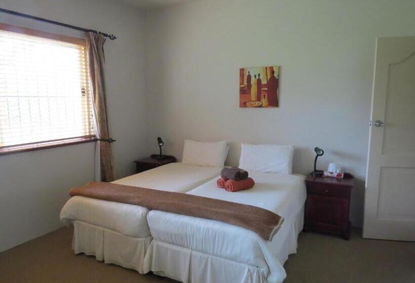 חדר משפחתי, Crocodile Lodge Cc