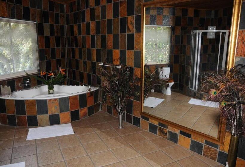 Семейный Номер, Crocodile Lodge Cc