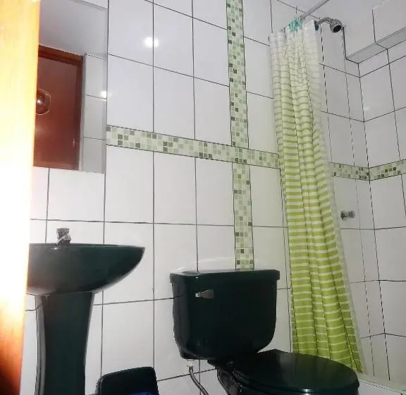 Standard Neljän Hengen Huone, Kantu Hospedaje