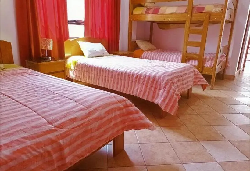 Standard Neljän Hengen Huone, Kantu Hospedaje