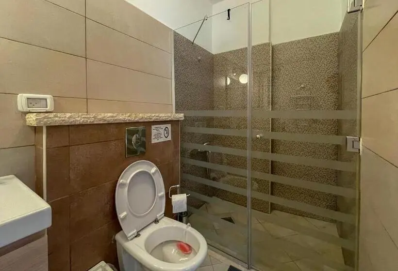 اتاق استاندارد سه نفره, Dar Al Majus