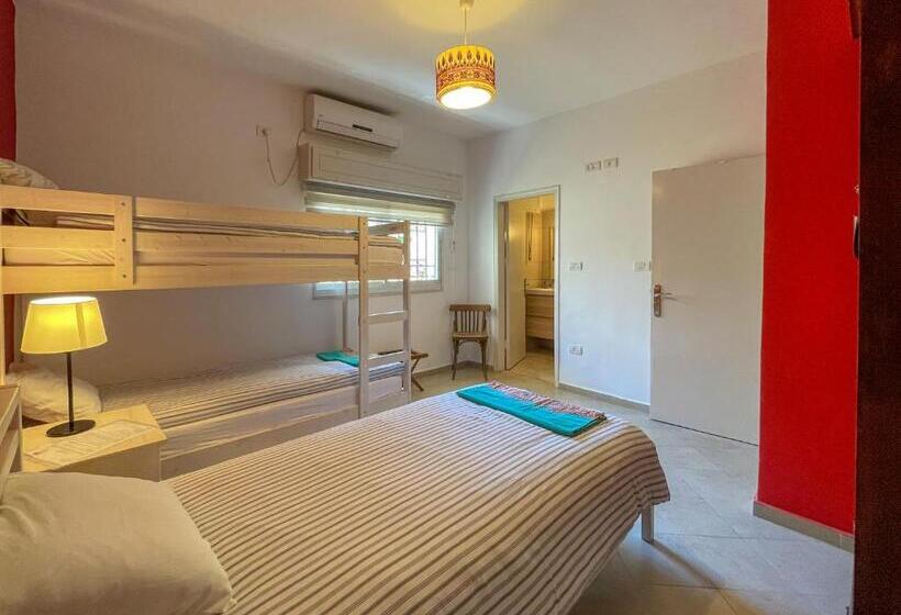 اتاق استاندارد سه نفره, Dar Al Majus