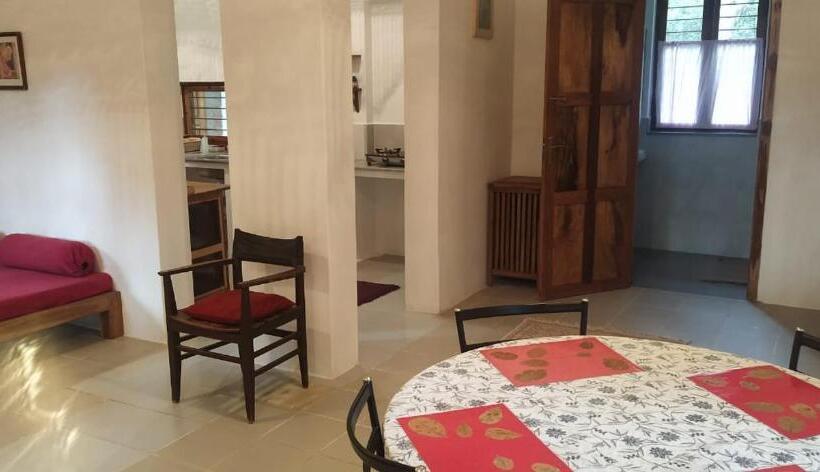 استودیوی استاندارد, Isai Ambalam Guest House