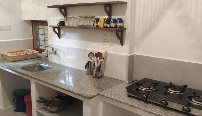 استودیوی استاندارد, Isai Ambalam Guest House