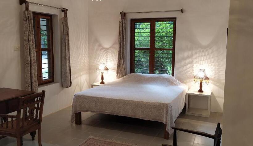 استودیوی استاندارد, Isai Ambalam Guest House