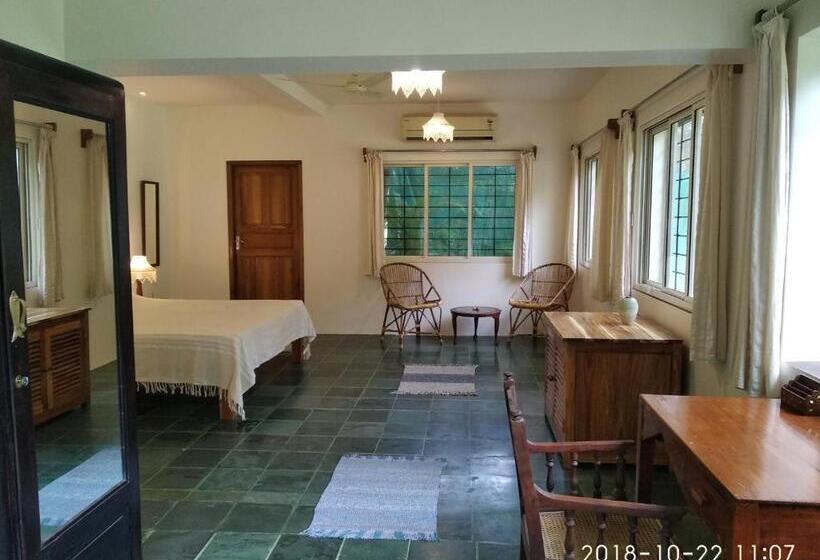 اتاق لوکس, Isai Ambalam Guest House
