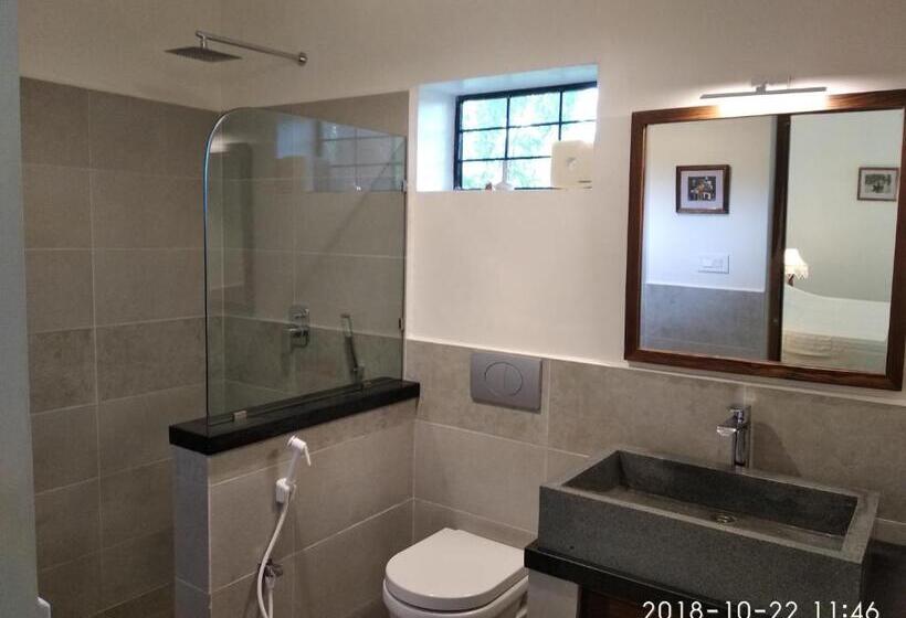 اتاق لوکس, Isai Ambalam Guest House