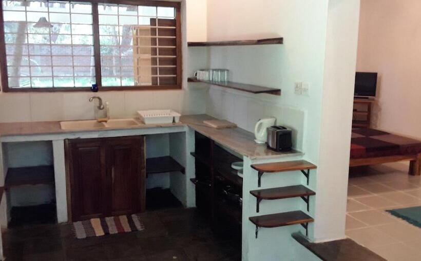 اتاق استاندارد با سرویس بهداشتی مشترک, Isai Ambalam Guest House