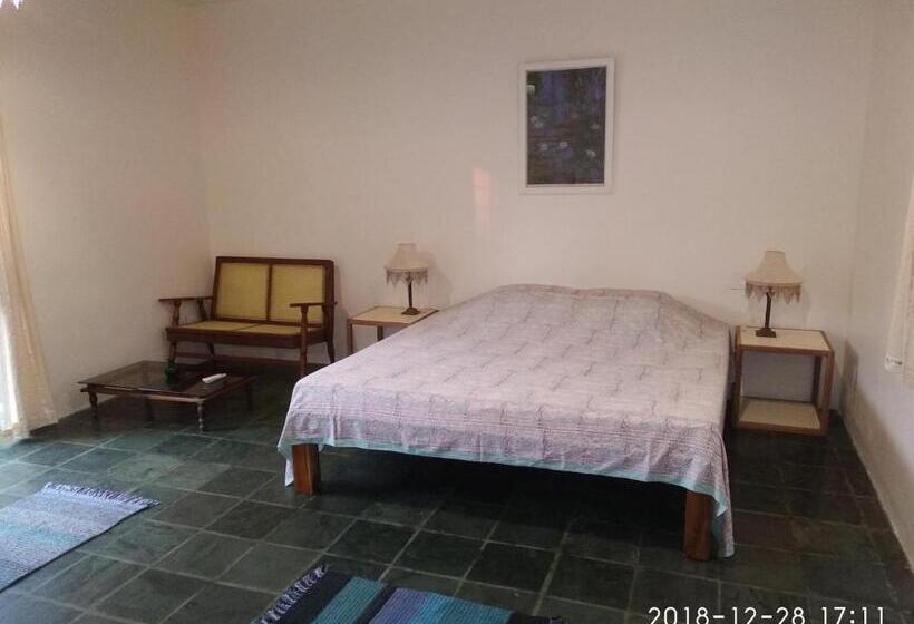 اتاق لوکس, Isai Ambalam Guest House