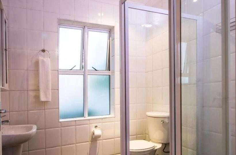 חדר משפחתי חדר אמבטיה משותף, Bon Ami Guest House